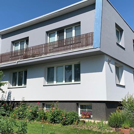 Pension Milada Klecany Экстерьер фото