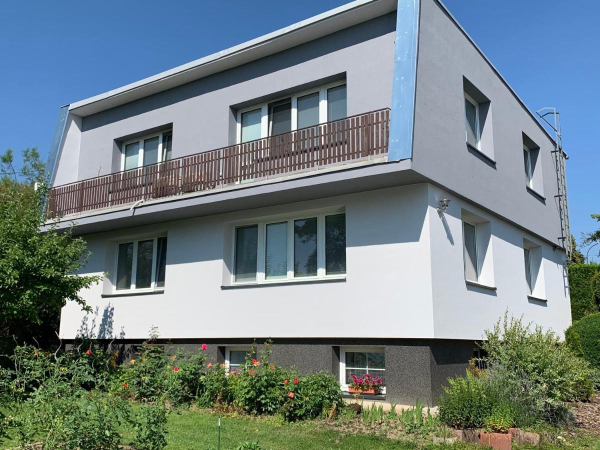Pension Milada Klecany Экстерьер фото