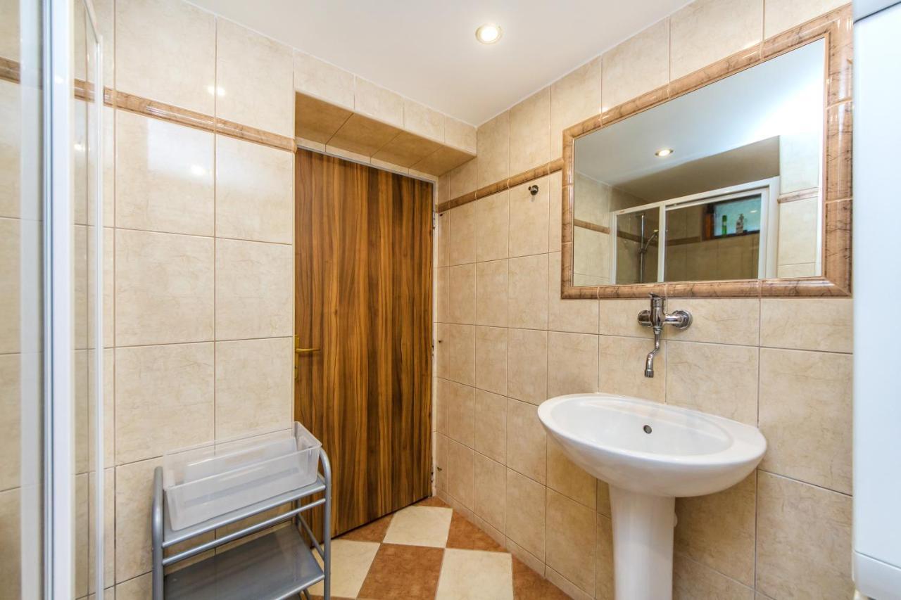 Pension Milada Klecany Экстерьер фото