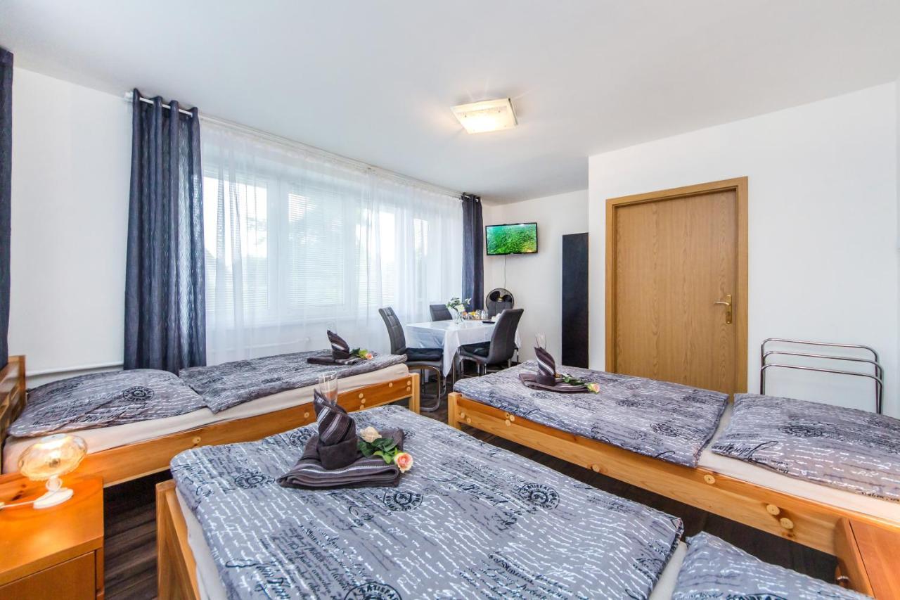 Pension Milada Klecany Экстерьер фото