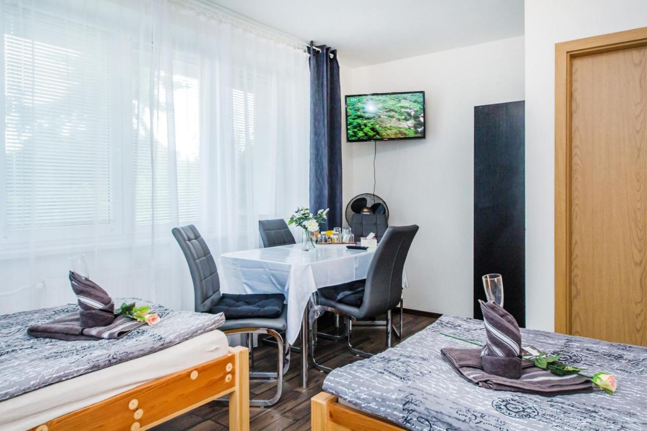 Pension Milada Klecany Экстерьер фото
