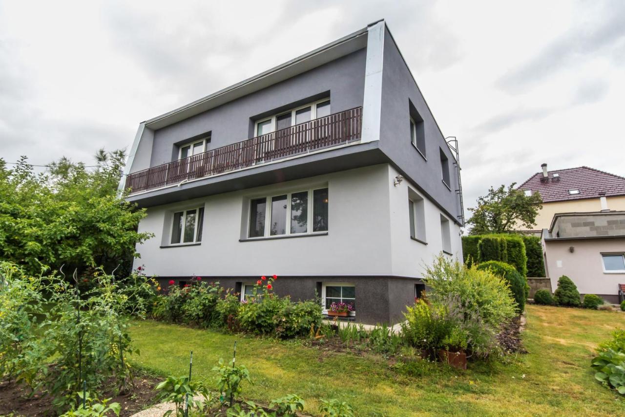 Pension Milada Klecany Экстерьер фото